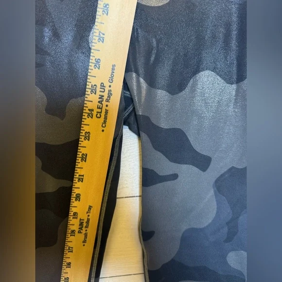 Noli Black & Gray Camo Leggings Estimated size medium - Picture 5 of 10